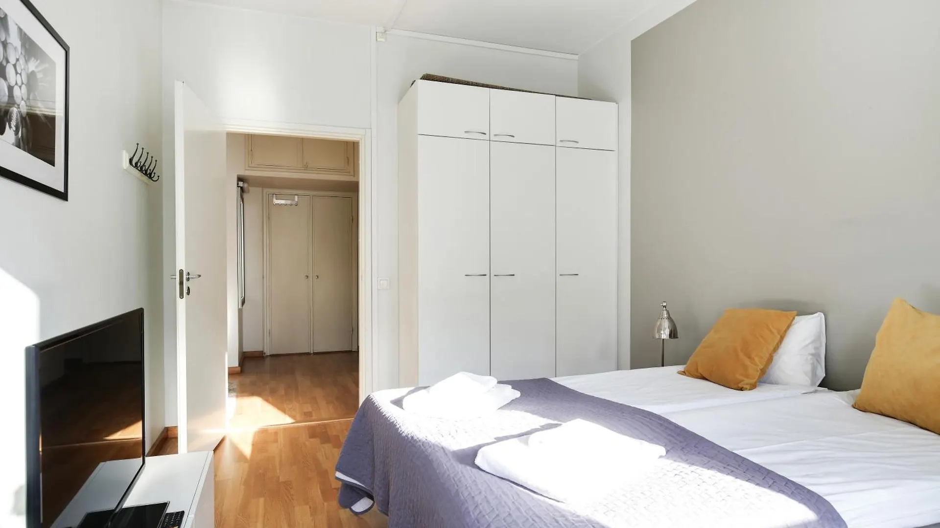 Kotimaailma Apartments Kamppi - 1Br In The City Center Helsinki